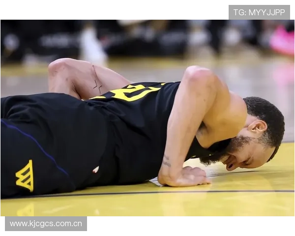 库里无缘奖项十天后评右膝伤情